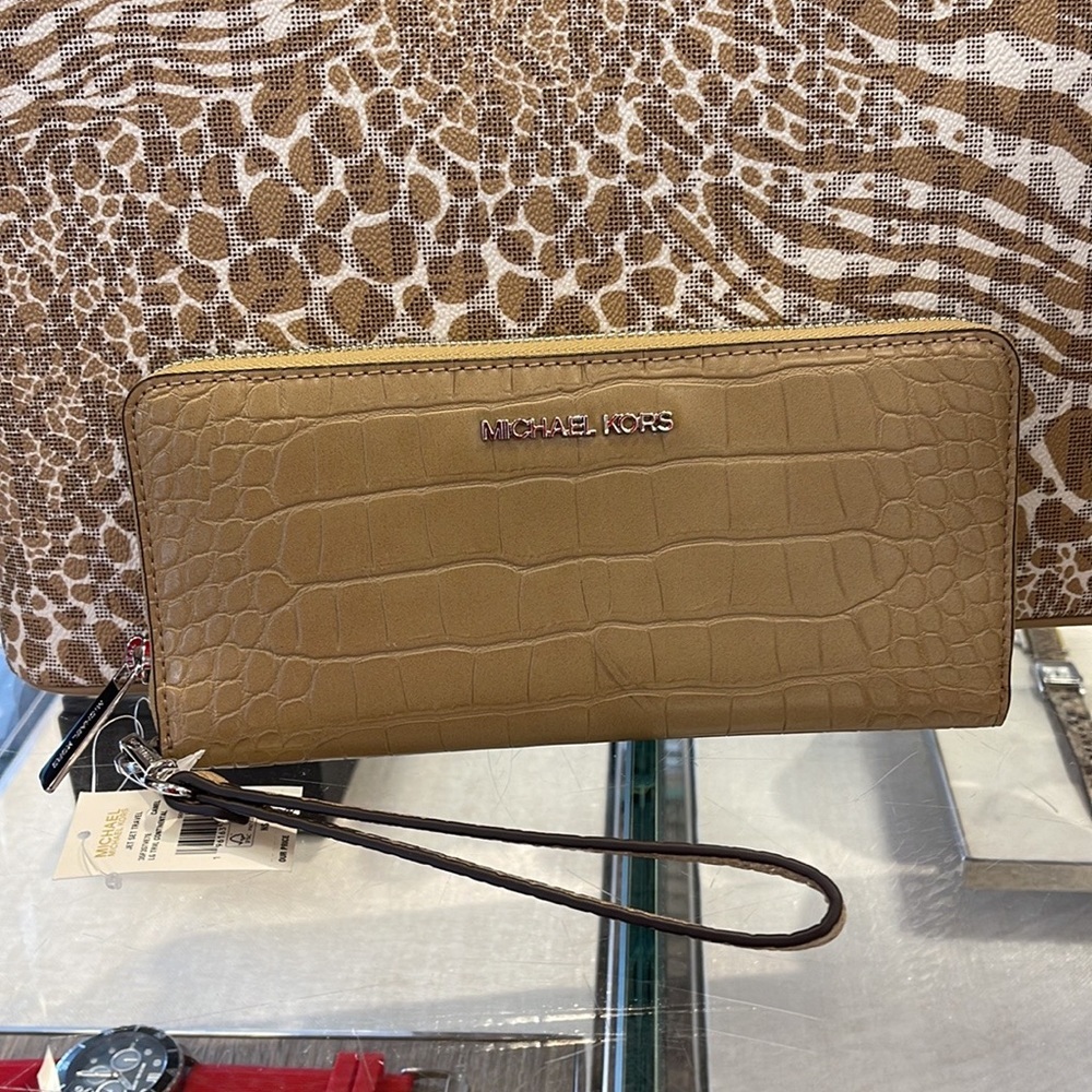 Michael Kors Large Jet Set Travel Continental Wristlet Phone Holder Case Wallet - Picture 13 of 16